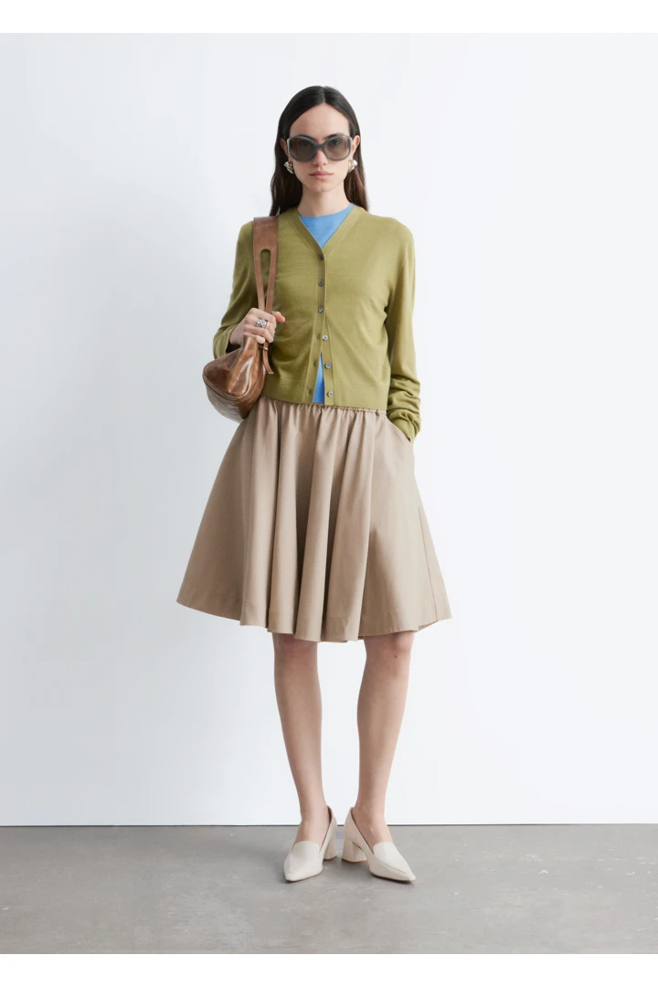 앤아더스토리즈 레더 로퍼 펌프스의 크림컬러 Detail입니다.