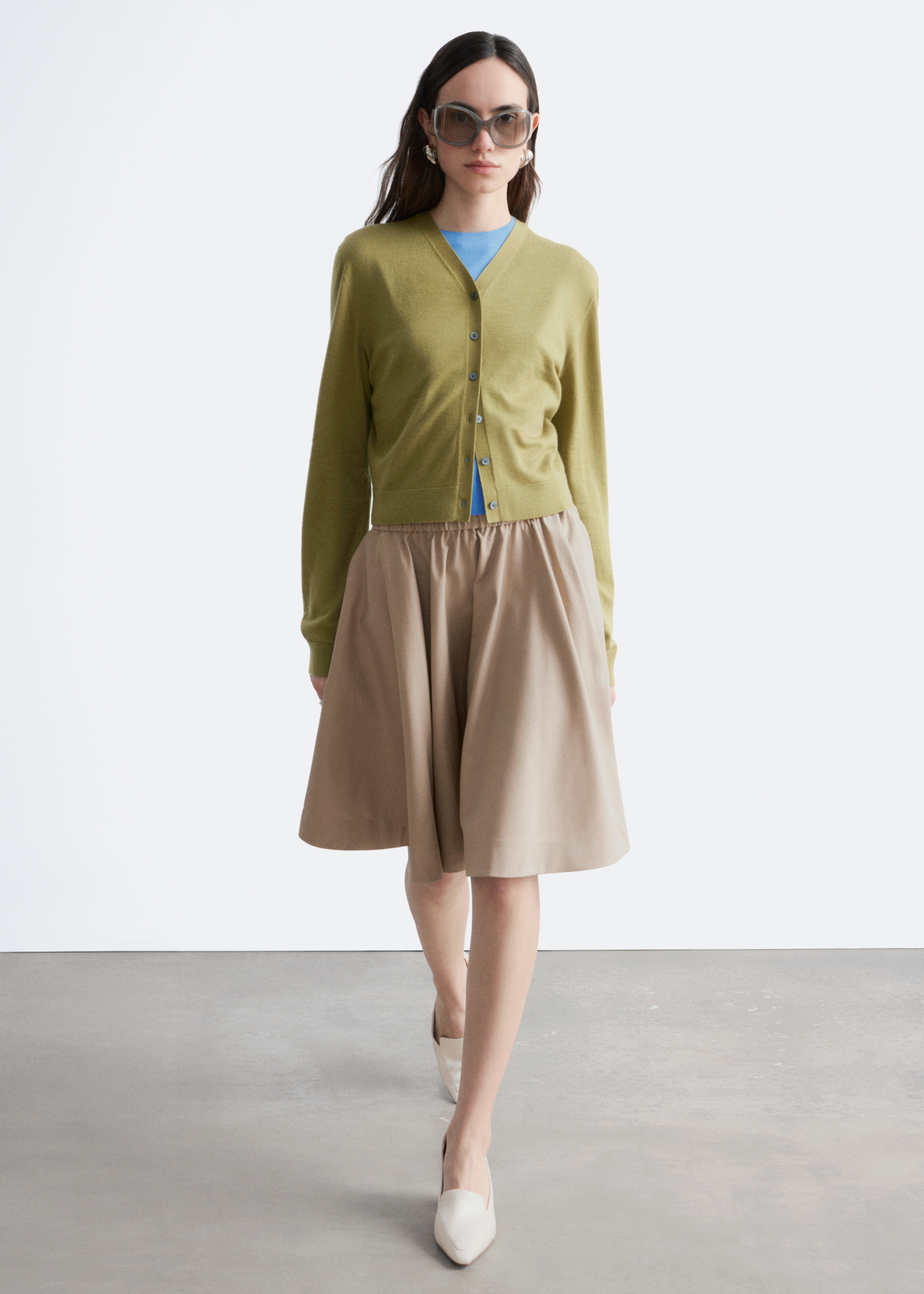 앤아더스토리즈 레더 로퍼 펌프스의 크림컬러 Detail입니다.