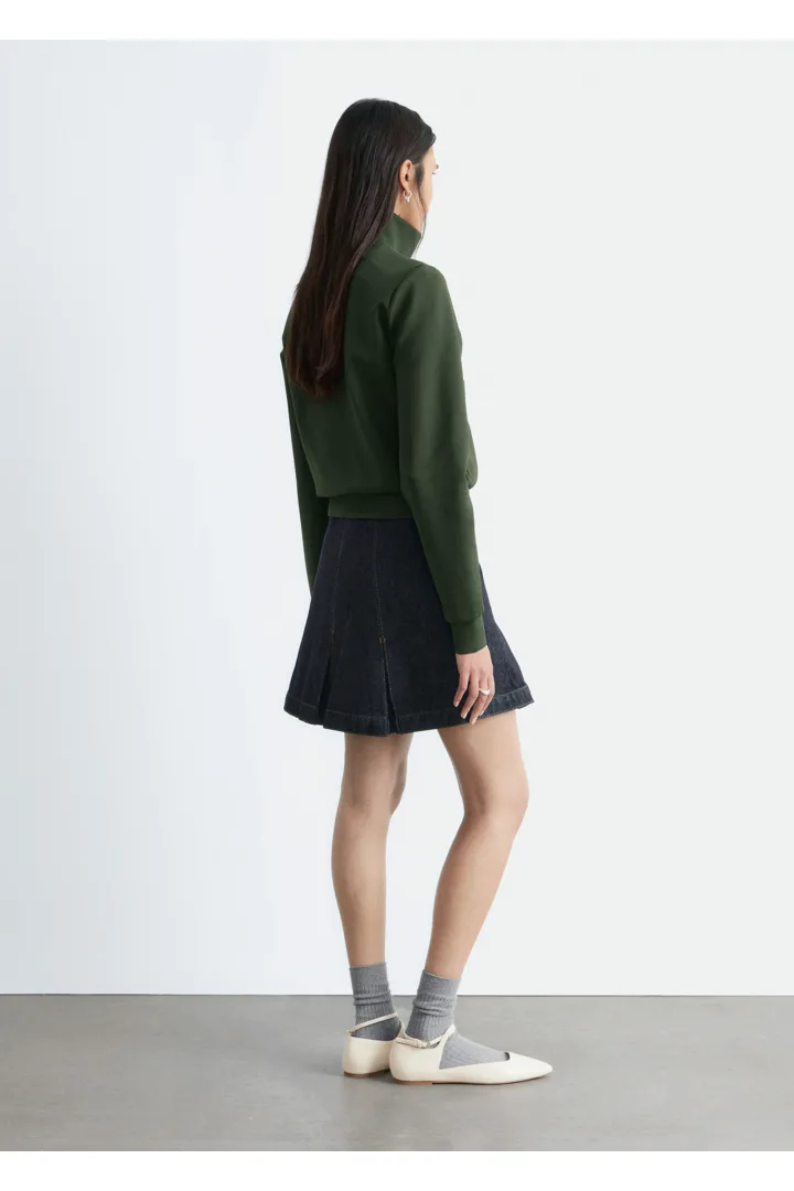 앤아더스토리즈 스쿠바 집업 자켓의 다크 그린-화이트컬러 ECOMLook입니다.