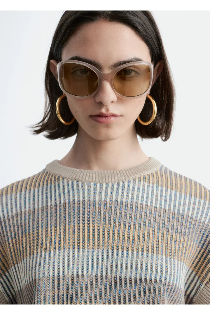 앤아더스토리즈 스트라이프 패널 니트 스웨터의 베이지-멀티 스트라이프컬러 ECOMLook입니다.