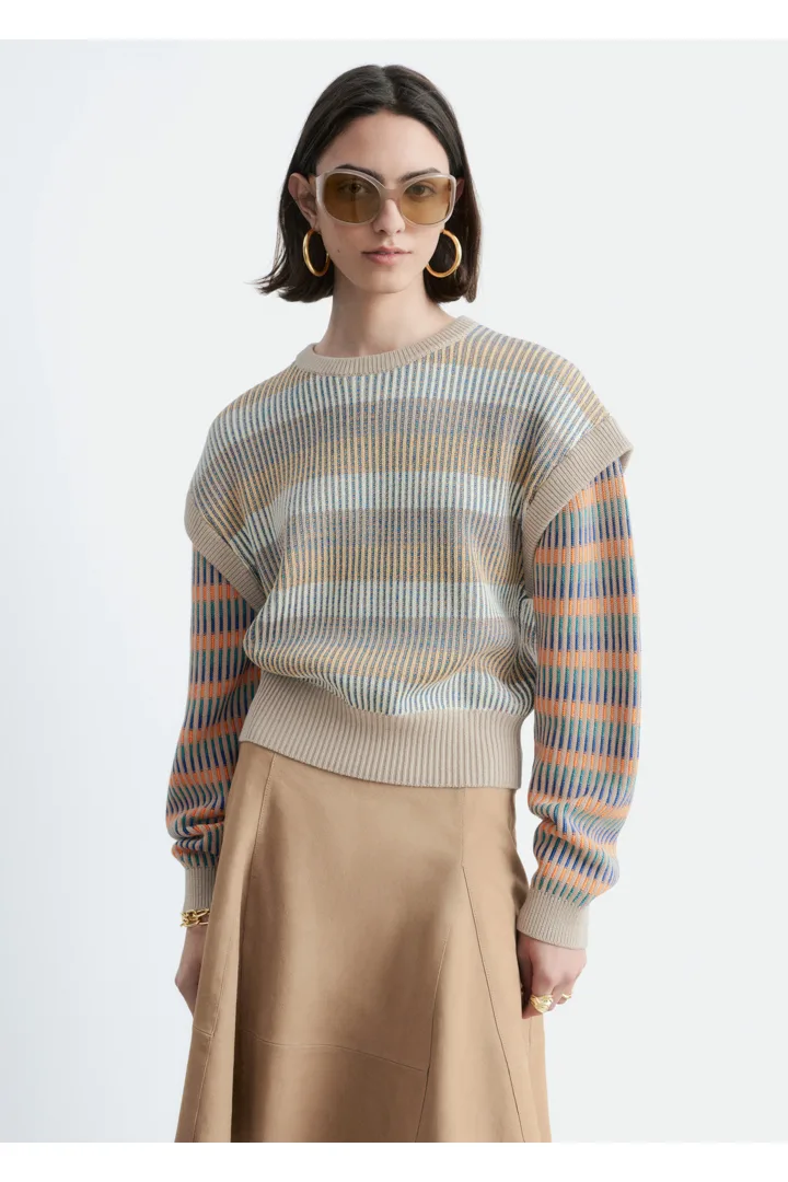 앤아더스토리즈 스트라이프 패널 니트 스웨터의 베이지-멀티 스트라이프컬러 ECOMLook입니다.