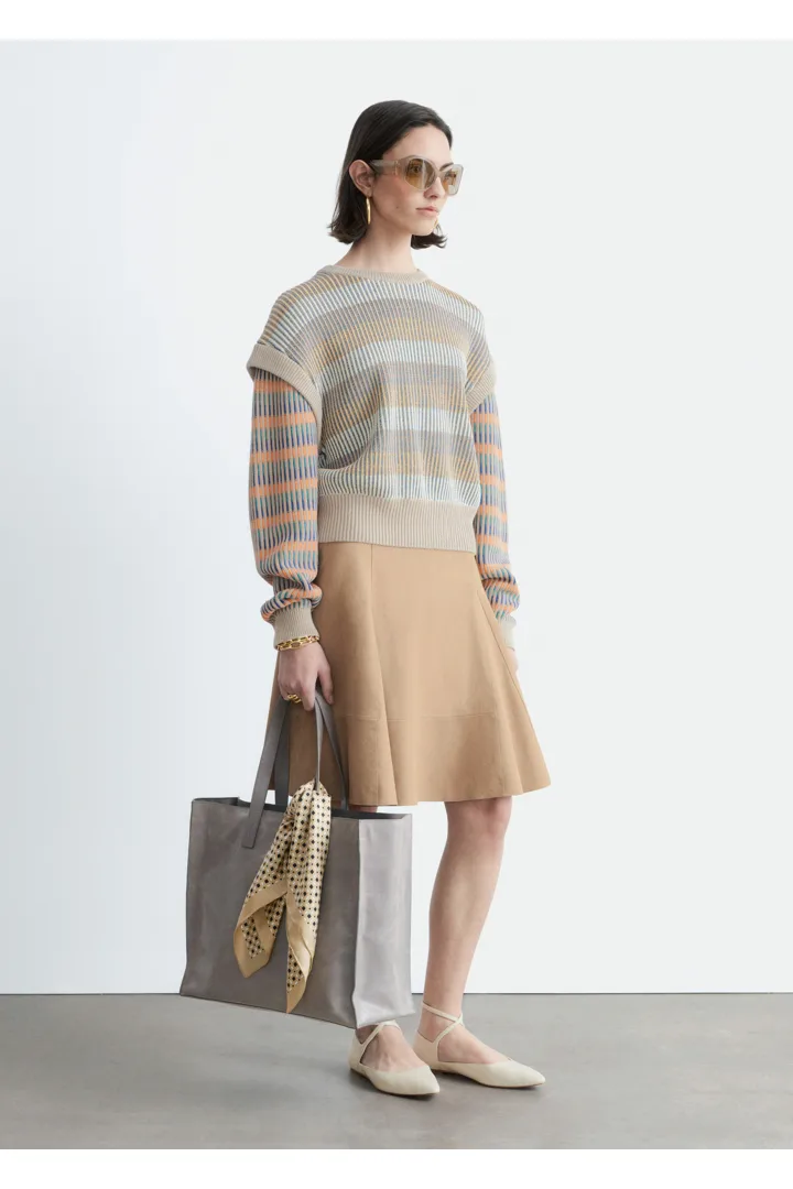 앤아더스토리즈 스트라이프 패널 니트 스웨터의 베이지-멀티 스트라이프컬러 ECOMLook입니다.