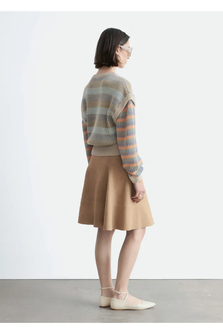 앤아더스토리즈 스트라이프 패널 니트 스웨터의 베이지-멀티 스트라이프컬러 ECOMLook입니다.