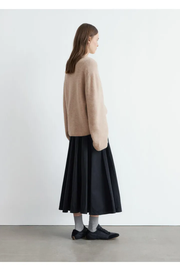 앤아더스토리즈 알파카 블렌드 스웨터의 베이지컬러 ECOMLook입니다.