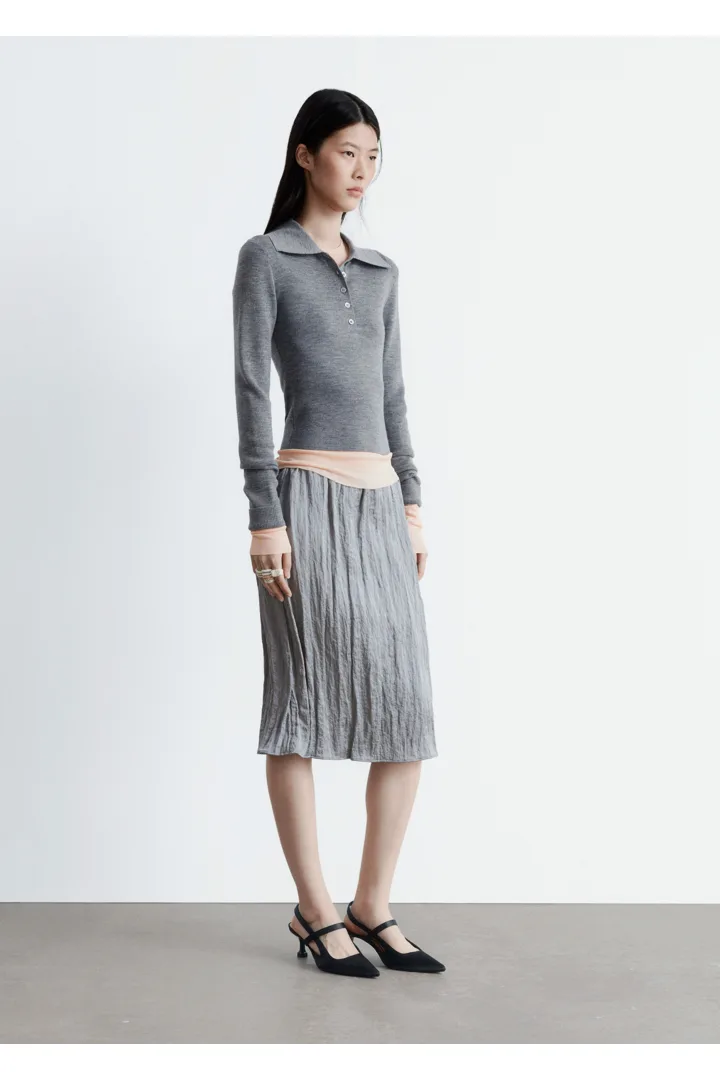 앤아더스토리즈 립 니트 메리노 울 폴로 탑의 그레이컬러 ECOMLook입니다.