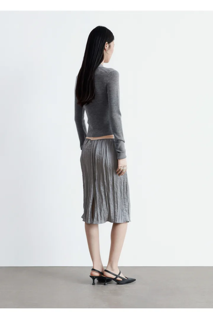 앤아더스토리즈 립 니트 메리노 울 폴로 탑의 그레이컬러 ECOMLook입니다.