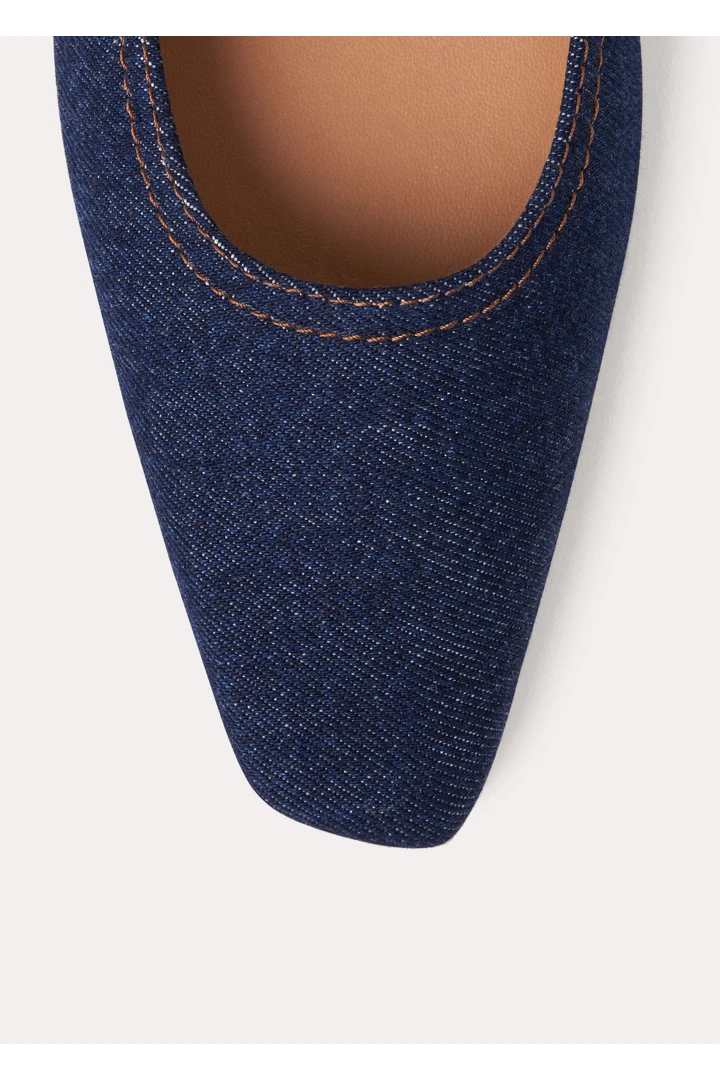 TOTEME 더 데님 발레리나의 다크 인디고컬러 2번쨰 이미지입니다.