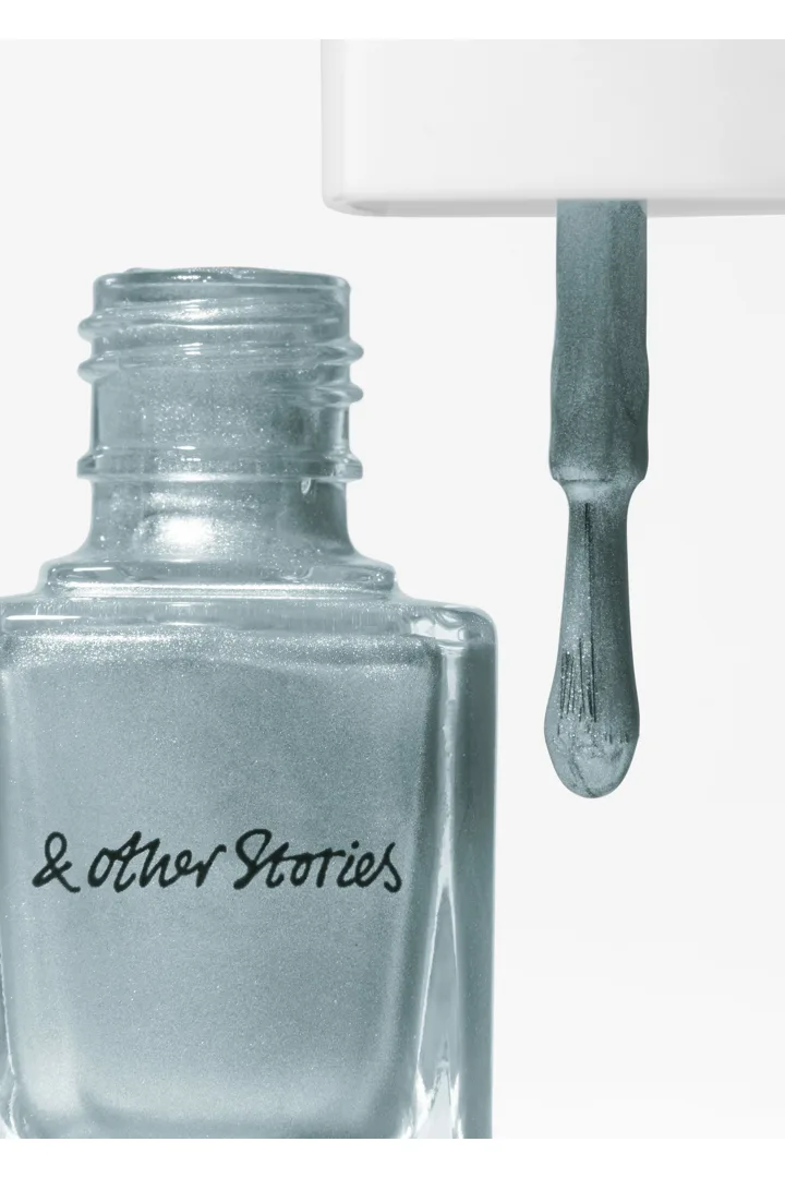 앤아더스토리즈 네일 컬러의 오이스터 그레이컬러 Detail입니다.