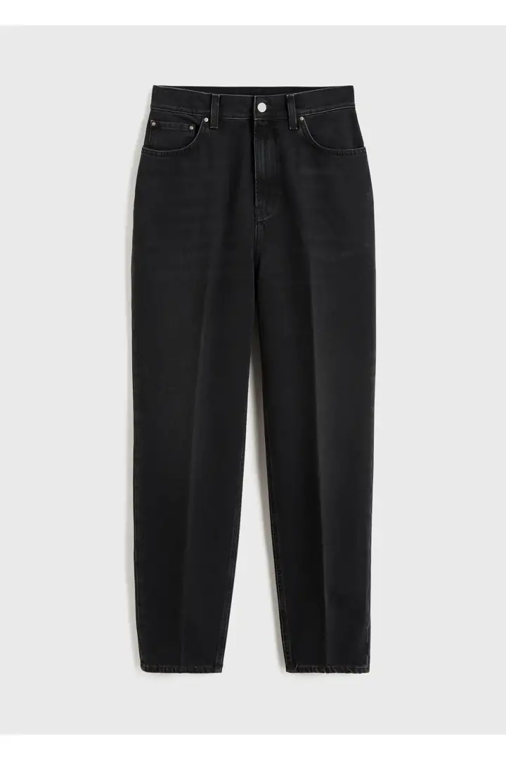 테이퍼드 레그 데님 페이드 블랙