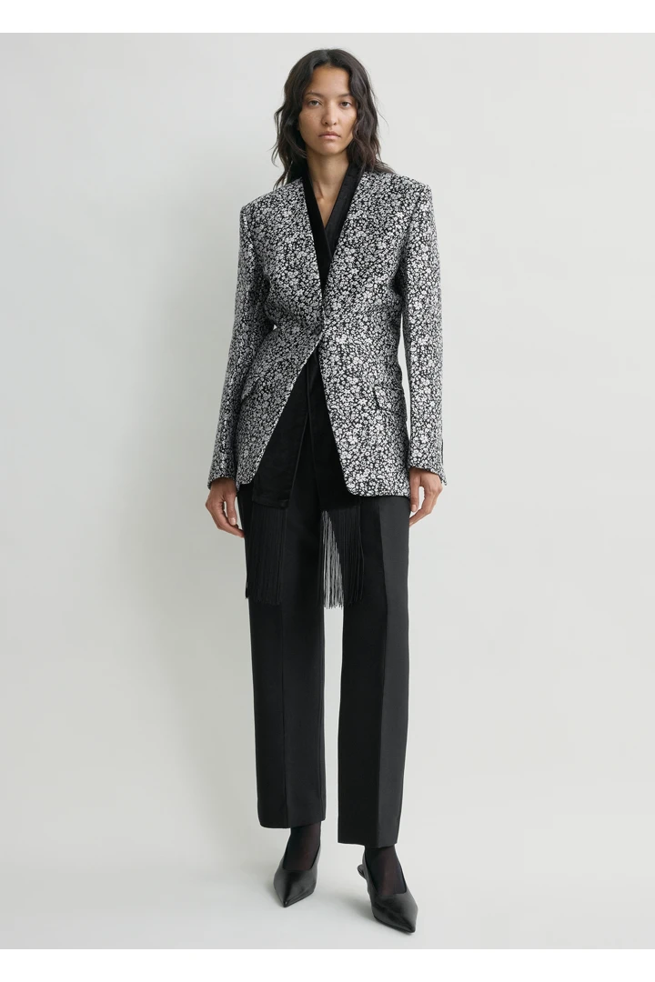 TOTEME default image 9 of 블랙 in 플로럴 슬라우치 블레이저 화이트/블랙