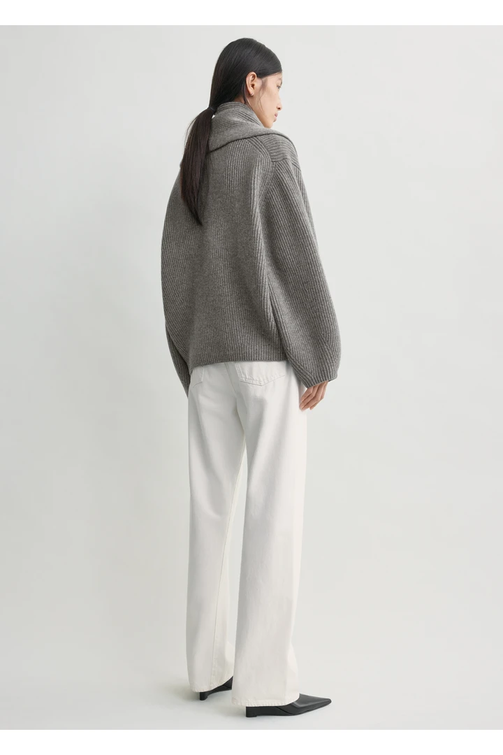 TOTEME 숄 라펠 가디건 미드 그레이의 미드 그레이컬러 2번쨰 이미지입니다.