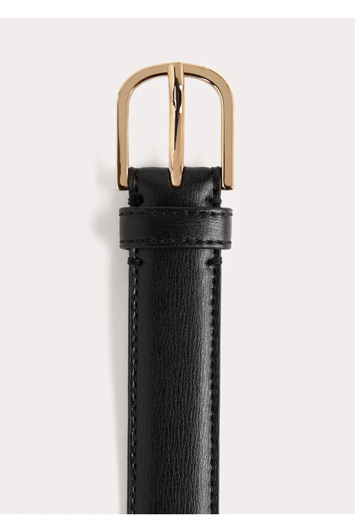 TOTEME 슬림 트라우저 레더 벨트 블랙의 블랙컬러 5번쨰 이미지입니다.