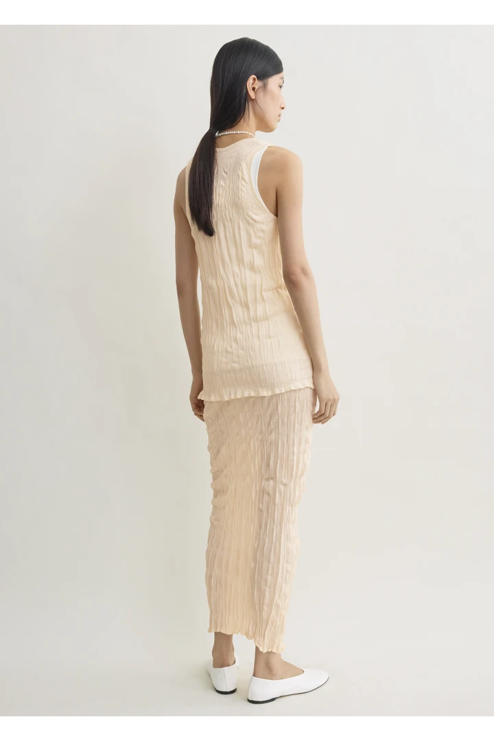 TOTEME 크링클드 니트 탱크탑 페일 에이프리컷의 페일 에이프리컷컬러 2번쨰 이미지입니다.