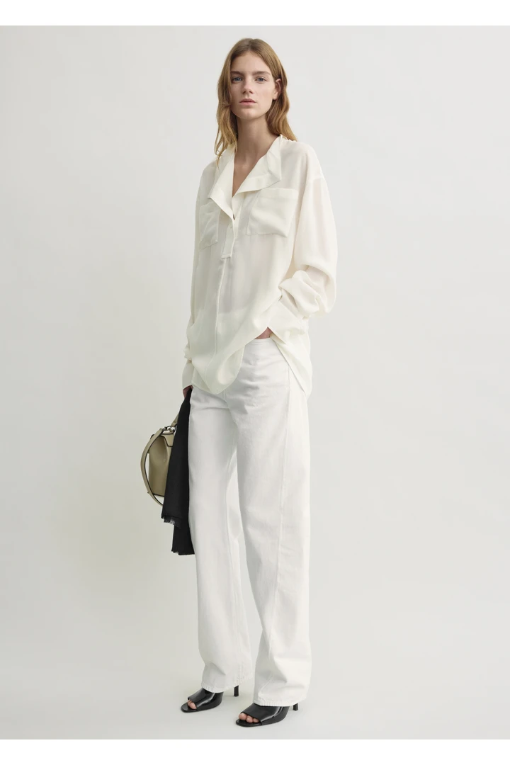 TOTEME default image 6 of 크림 in 오버래핑 칼라 블라우스 밀크