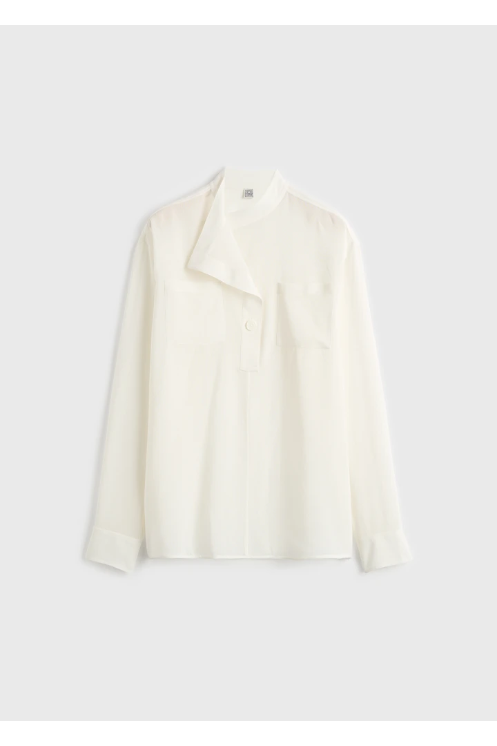 TOTEME 오버래핑 칼라 블라우스 밀크의 밀크컬러 5번쨰 이미지입니다.