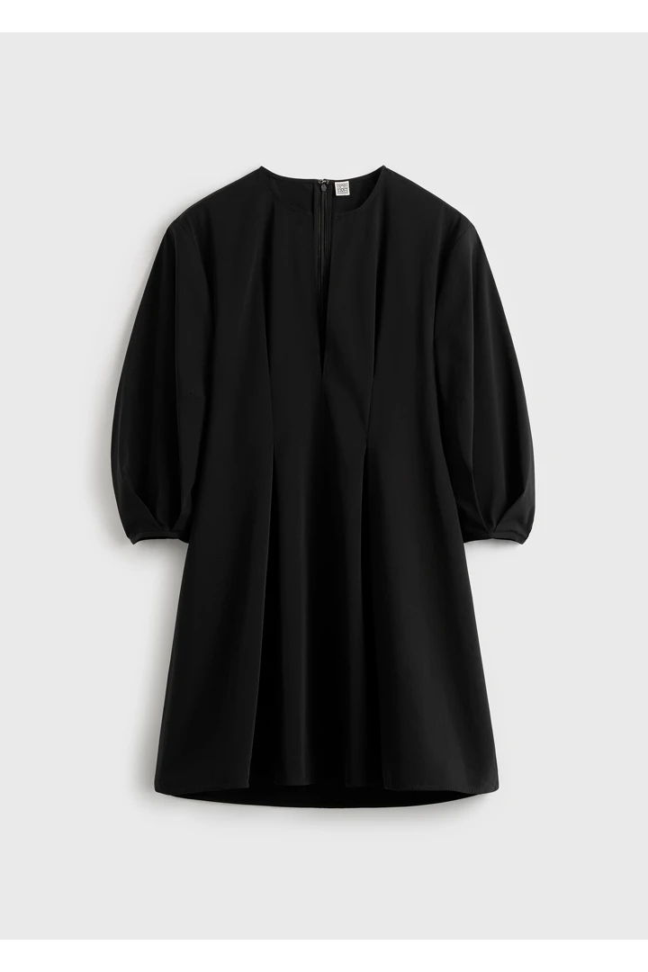 TOTEME 벌룬 슬리브 코튼 드레스 블랙의 블랙컬러 4번쨰 이미지입니다.