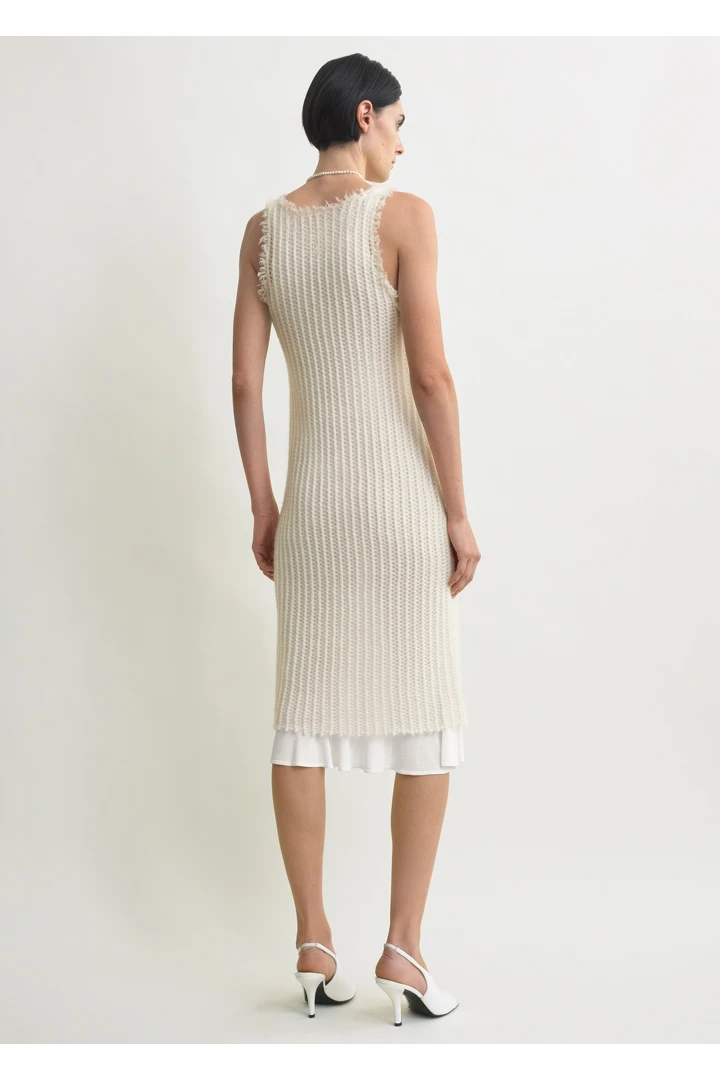 TOTEME 모헤어 니트 탱크탑 드레스 오프 화이트의 오프 화이트컬러 2번쨰 이미지입니다.
