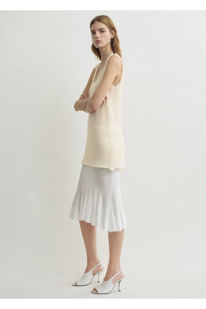 TOTEME 모헤어 니트 탱크탑 오프 화이트의 오프 화이트컬러 1번쨰 이미지입니다.