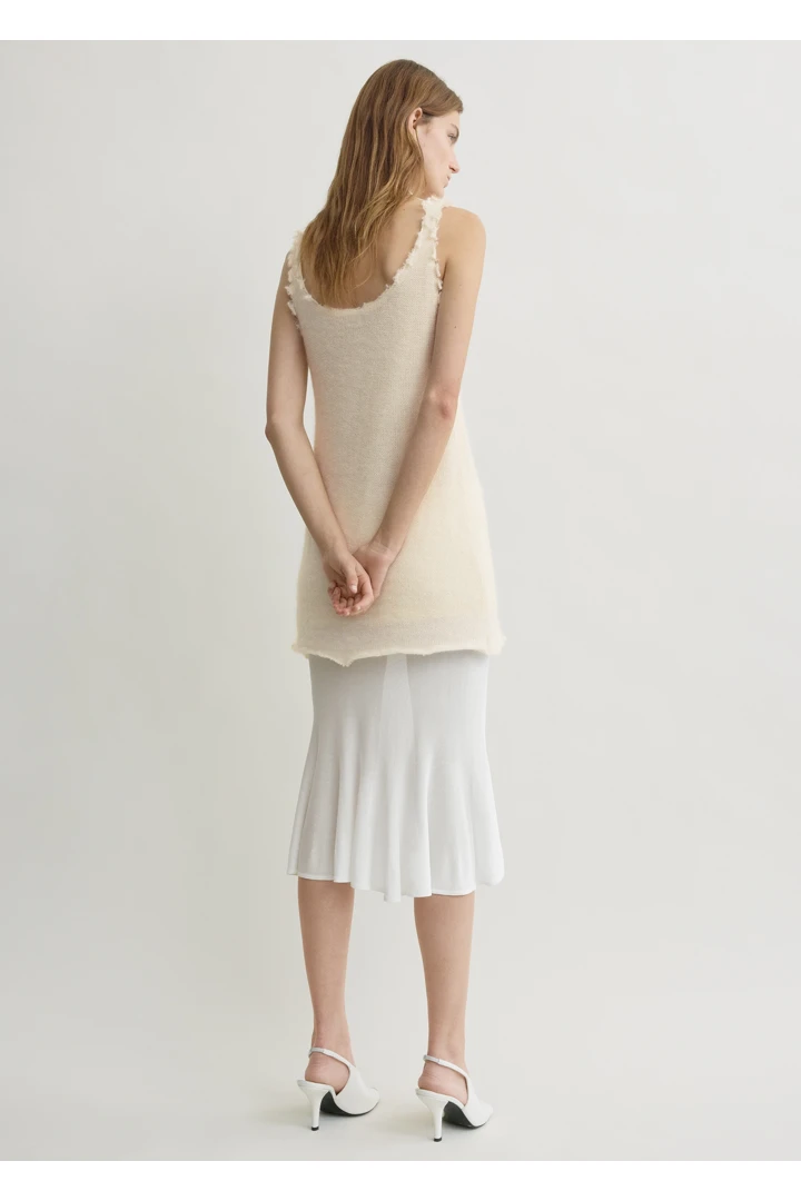 TOTEME 모헤어 니트 탱크탑 오프 화이트의 오프 화이트컬러 2번쨰 이미지입니다.