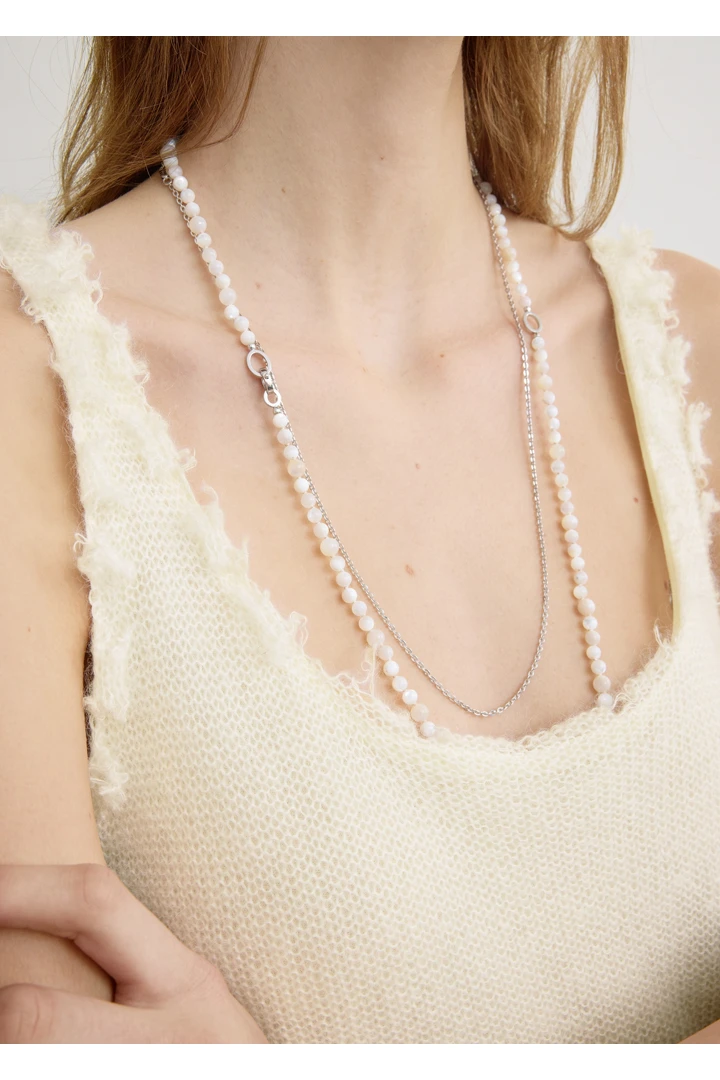 TOTEME 모헤어 니트 탱크탑 오프 화이트의 오프 화이트컬러 3번쨰 이미지입니다.