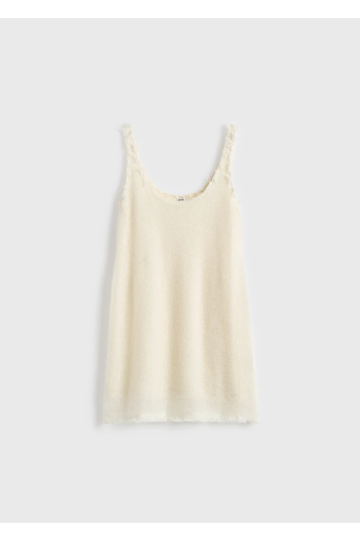 TOTEME 모헤어 니트 탱크탑 오프 화이트의 오프 화이트컬러 4번쨰 이미지입니다.