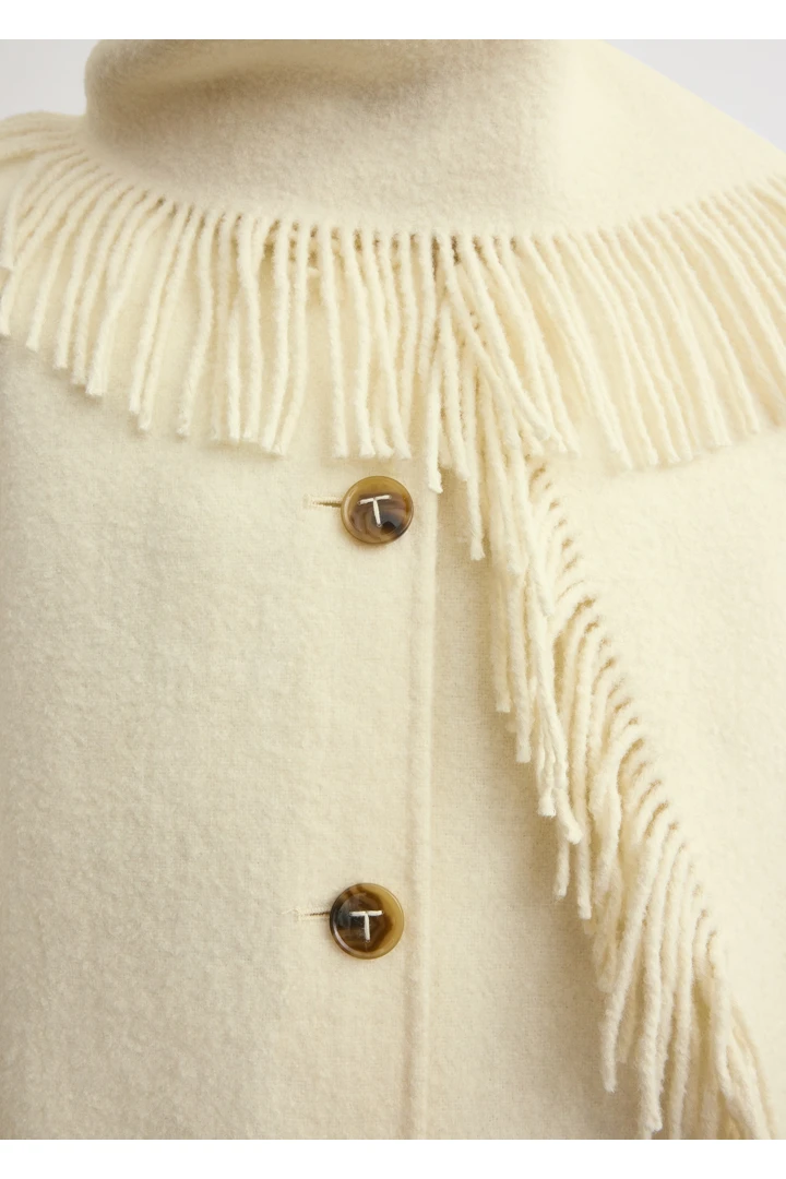 TOTEME 프린지드 스카프 재킷 윈터 화이트의 윈터 화이트컬러 4번쨰 이미지입니다.