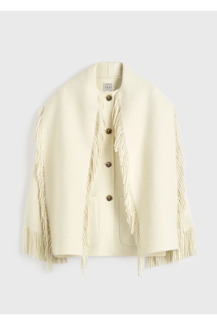 TOTEME 프린지드 스카프 재킷 윈터 화이트의 윈터 화이트컬러 5번쨰 이미지입니다.