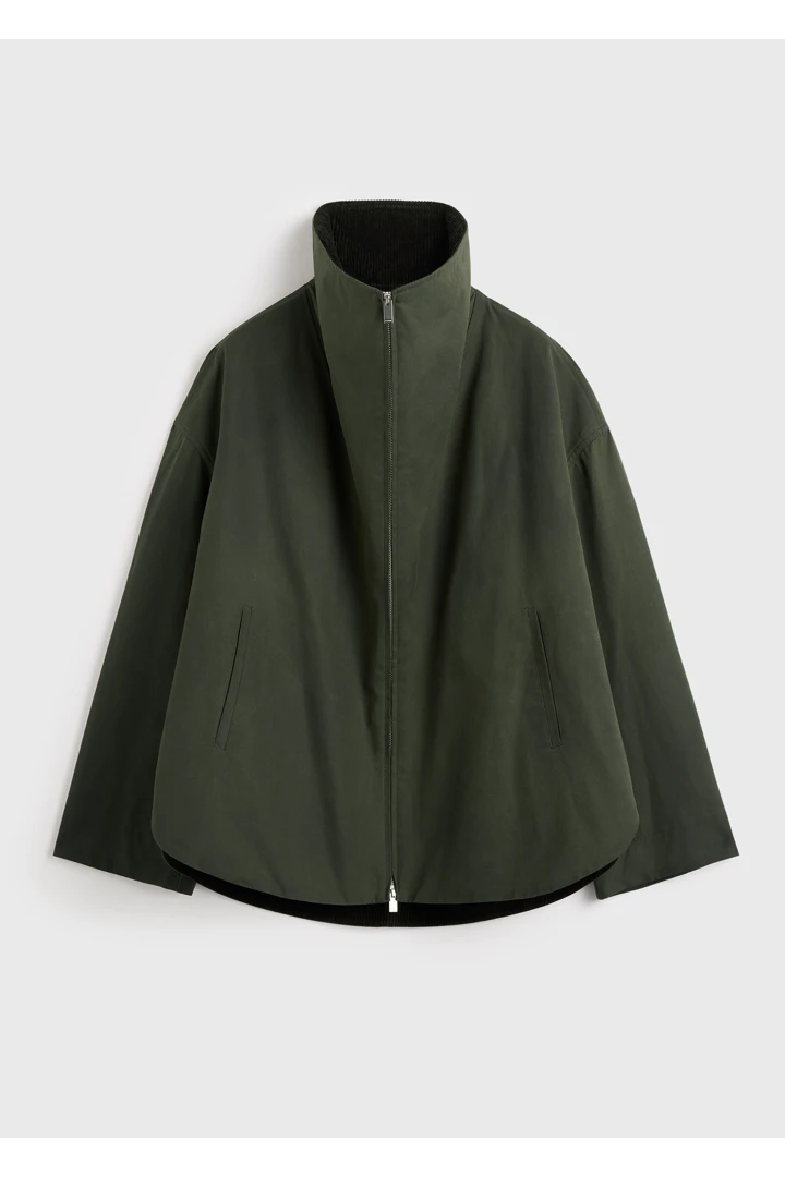 TOTEME 지퍼 컨트리 재킷 포레스트의 포레스트컬러 5번쨰 이미지입니다.