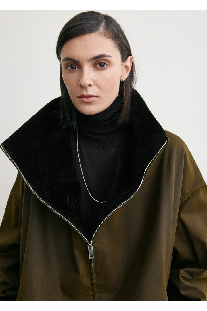 TOTEME 지퍼 컨트리 재킷 바크의 바크컬러 4번쨰 이미지입니다.