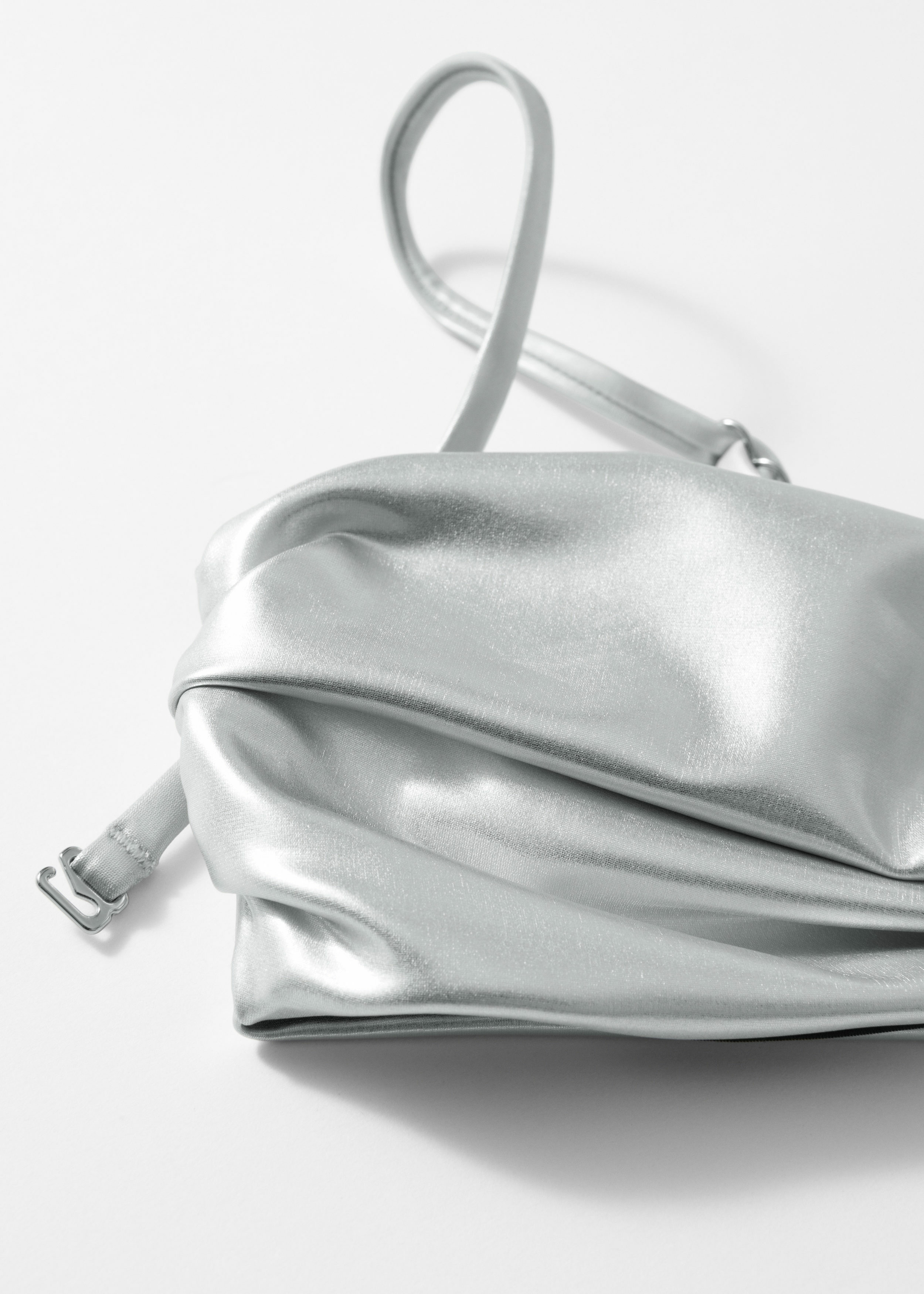 앤아더스토리즈 루시드 비키니 탑의 실버컬러 Detail입니다.