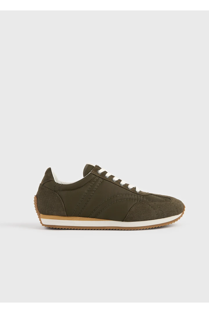 TOTEME 스포츠 스니커즈 다크 올리브의 다크 올리브컬러 8번쨰 이미지입니다.