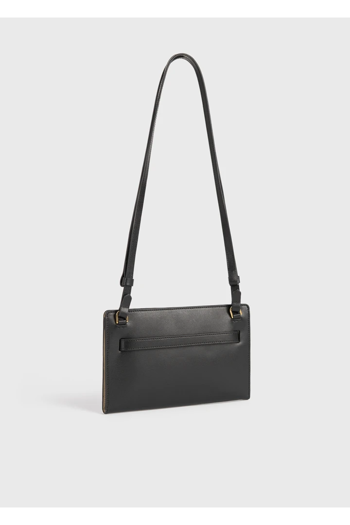 TOTEME 벨티드 레더 크로스 바디 백 블랙의 블랙컬러 6번쨰 이미지입니다.