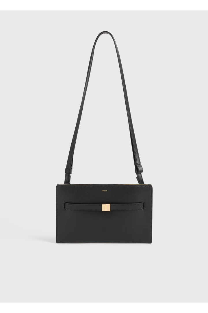 벨티드 레더 크로스 바디 백 블랙