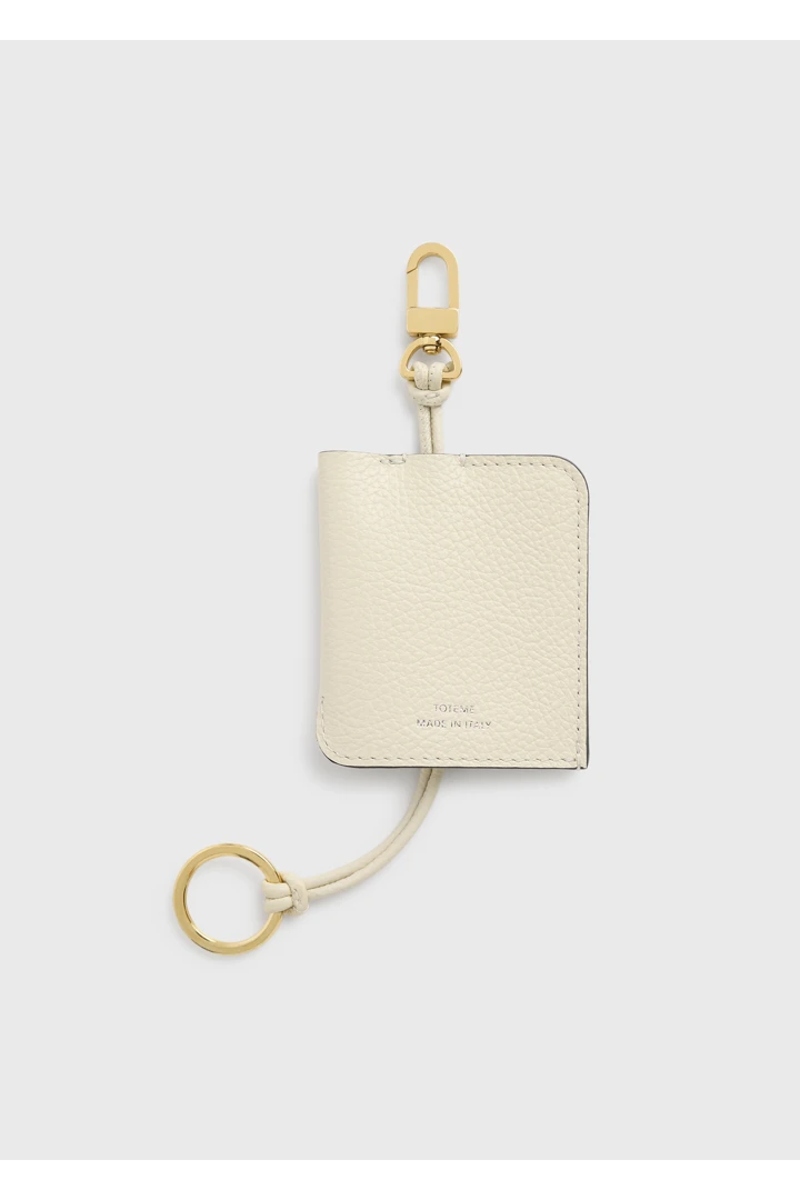 TOTEME 그레인드 레더 키링 밀크의 밀크컬러 0번쨰 이미지입니다.