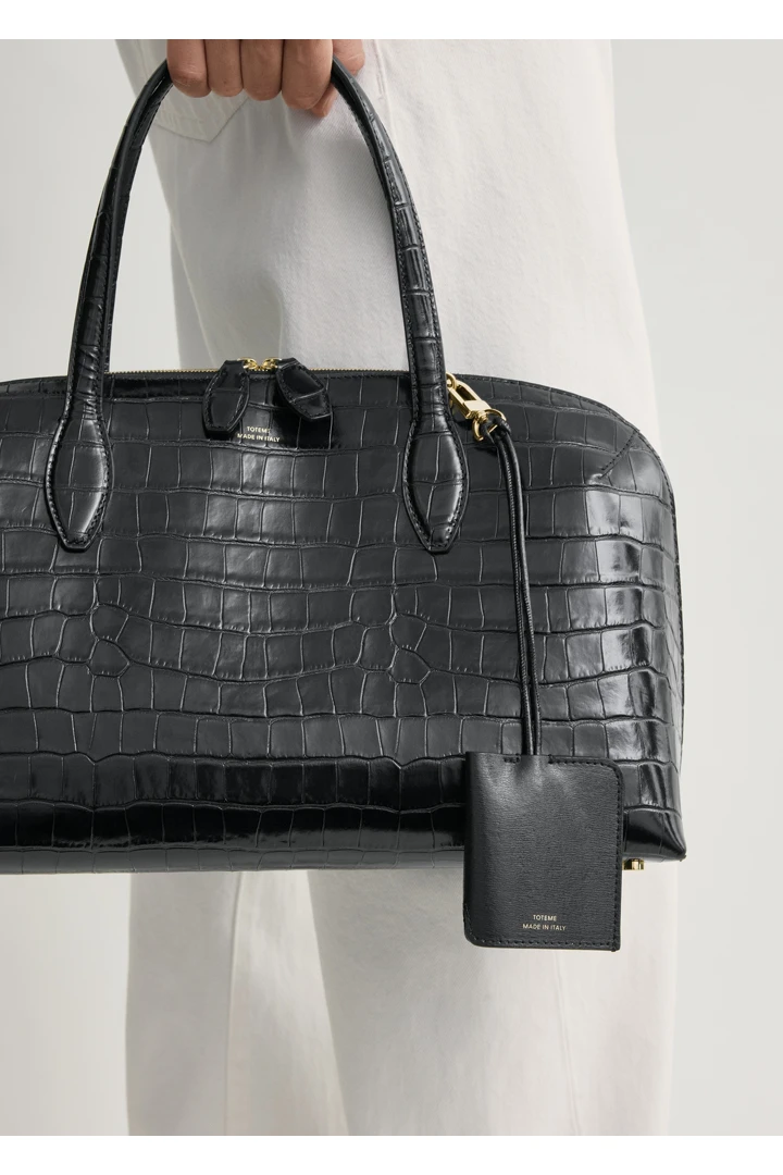 TOTEME 레더 키링 블랙의 블랙컬러 1번쨰 이미지입니다.