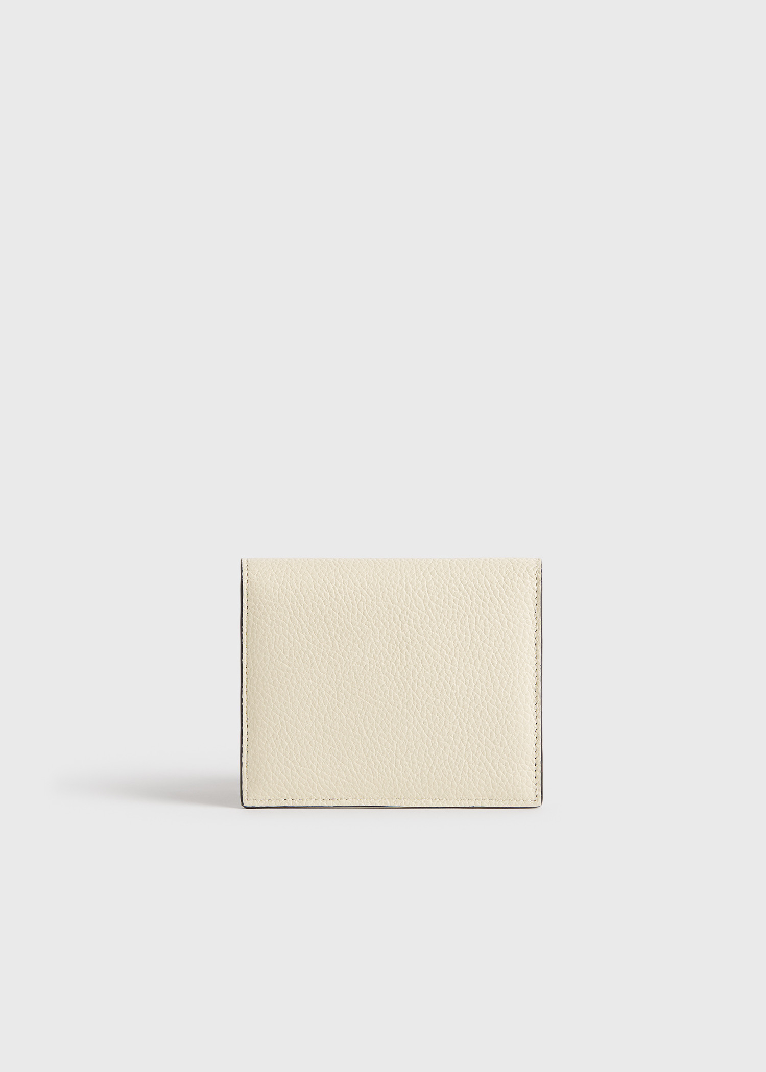 TOTEME 티-락 그레인 레더 카드홀더 밀크의 밀크컬러 3번쨰 이미지입니다.