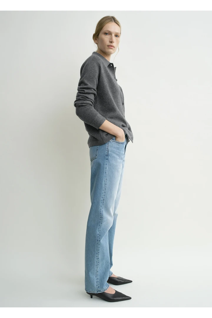 TOTEME 래글런 슬리브 캐시미어 가디건 다크 그레이 멜란지의 다크 그레이 멜란지컬러 1번쨰 이미지입니다.