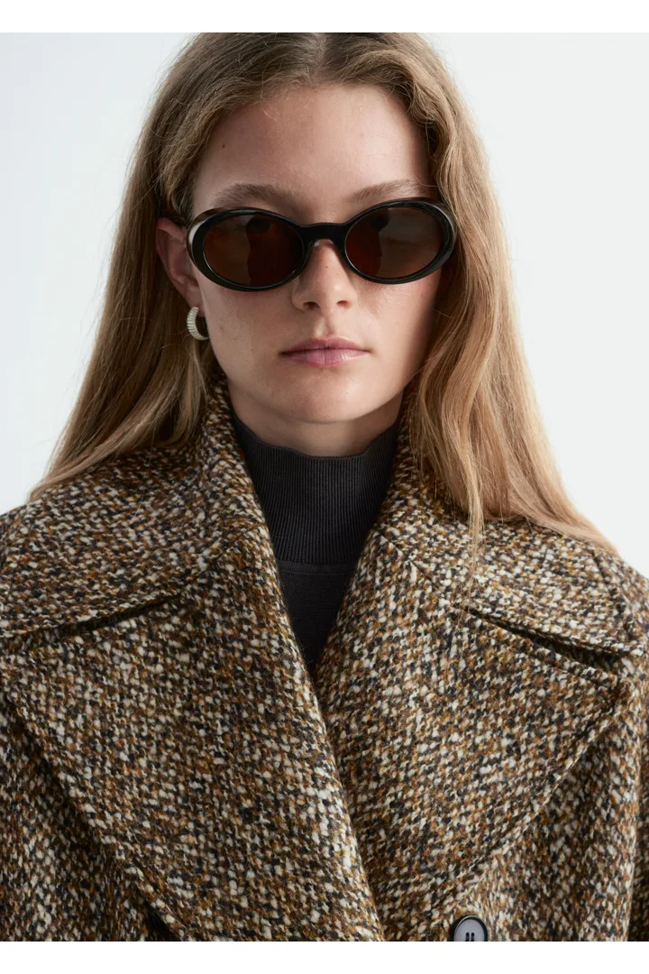 앤아더스토리즈 오버사이즈 피코트  의 베이지컬러 ECOMLook입니다.