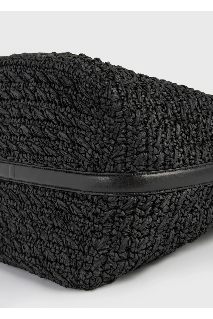 TOTEME 벨티드 페이퍼 토트백 블랙의 블랙컬러 5번쨰 이미지입니다.