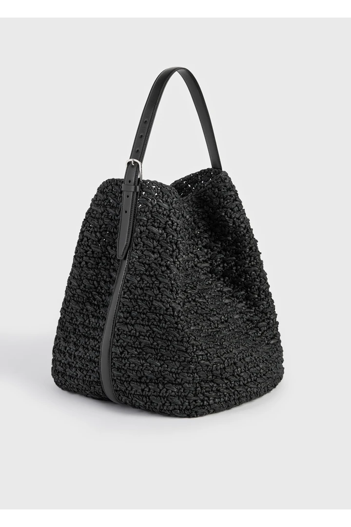 TOTEME 벨티드 페이퍼 토트백 블랙의 블랙컬러 6번쨰 이미지입니다.