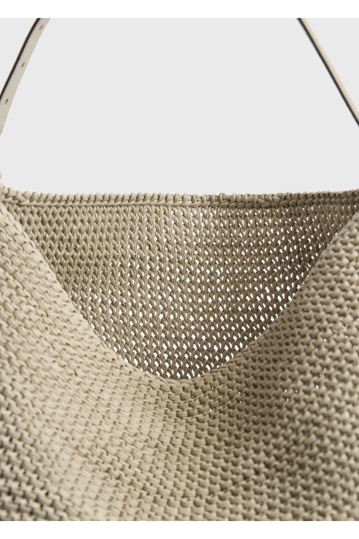 TOTEME 벨티드 우븐 레더 토트백 폰의 폰컬러 1번쨰 이미지입니다.