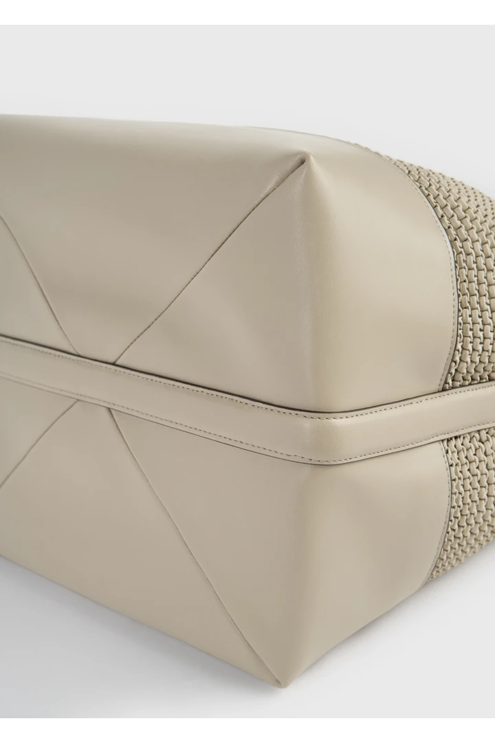 TOTEME 벨티드 우븐 레더 토트백 폰의 폰컬러 2번쨰 이미지입니다.