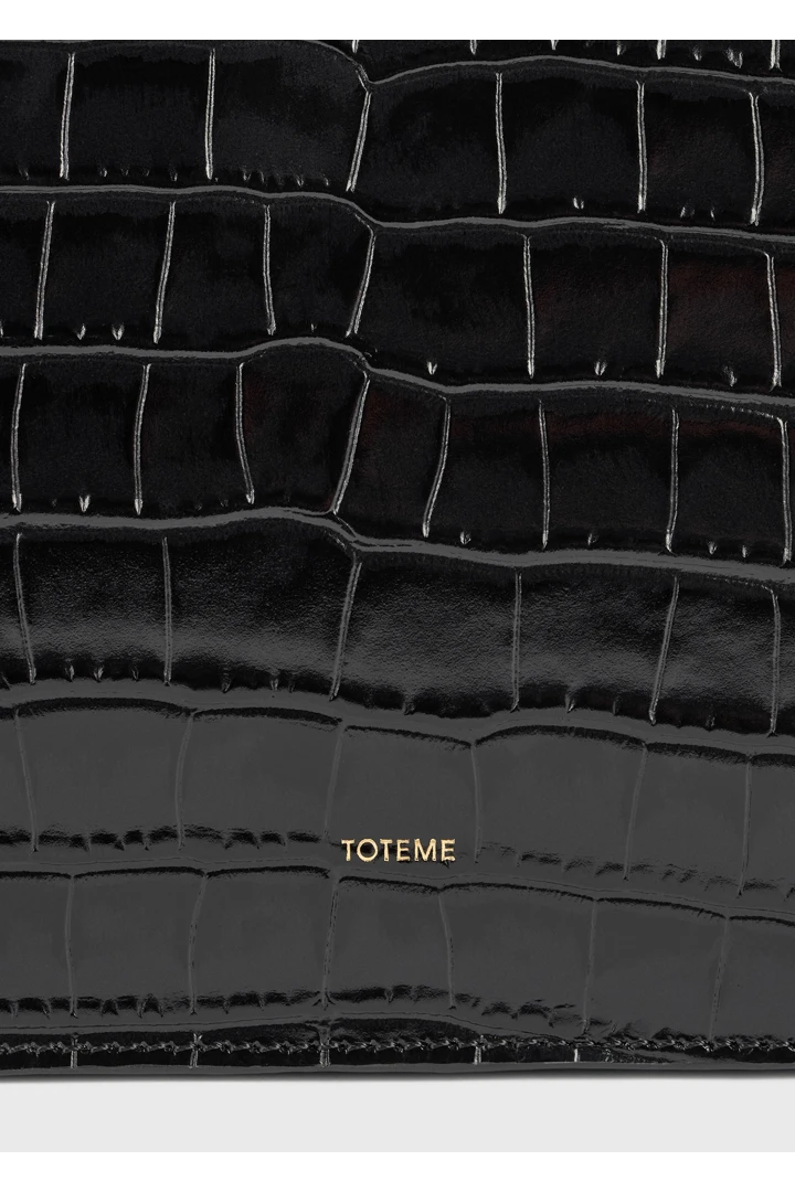 TOTEME 쓰리폴드 크로커 엠보스드 클러치 블랙의 블랙컬러 5번쨰 이미지입니다.