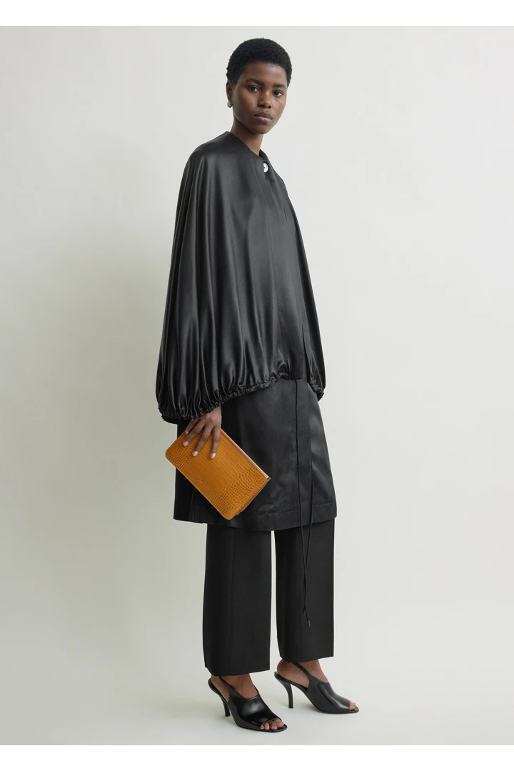 TOTEME 쓰리폴드 크로커 엠보스드 클러치 탠저린의 탠저린컬러 1번쨰 이미지입니다.