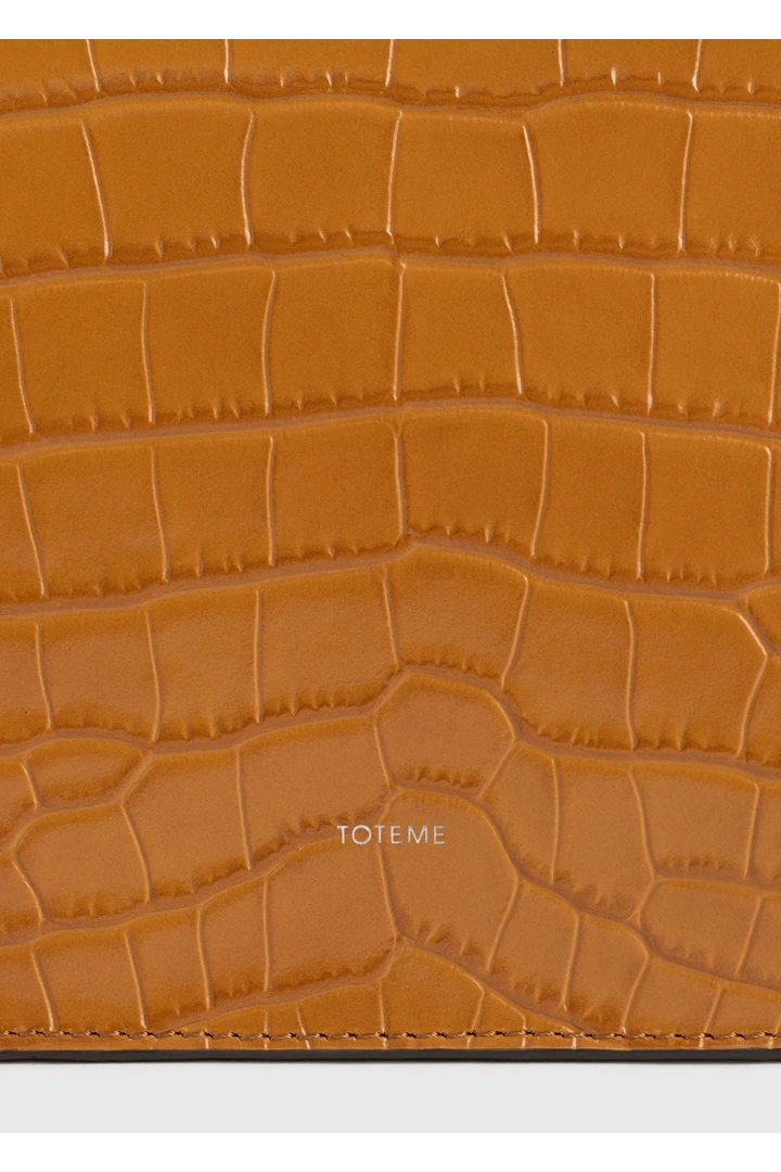 TOTEME 쓰리폴드 크로커 엠보스드 클러치 탠저린의 탠저린컬러 5번쨰 이미지입니다.