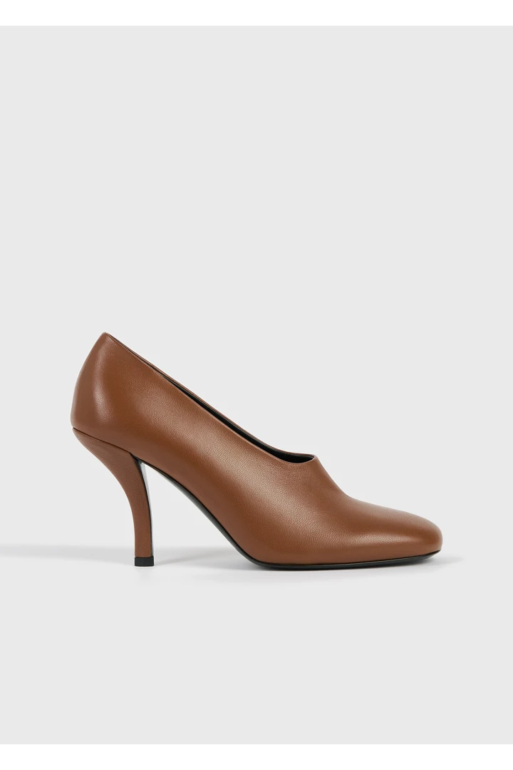 TOTEME 컨투어 나파 펌프스 시에나의 시에나컬러 7번쨰 이미지입니다.