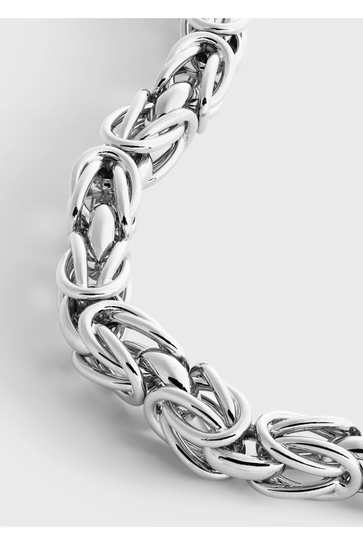 TOTEME 비잔틴 브레이슬릿 실버의 실버컬러 4번쨰 이미지입니다.
