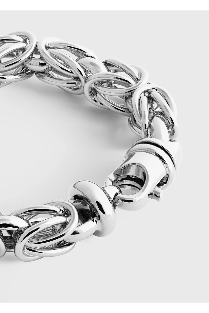 TOTEME 비잔틴 브레이슬릿 실버의 실버컬러 5번쨰 이미지입니다.