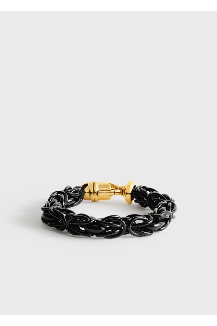 TOTEME 비잔틴 브레이슬릿 블랙/골드의 블랙/골드컬러 3번쨰 이미지입니다.