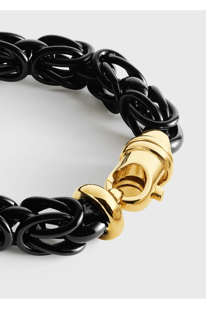 TOTEME 비잔틴 브레이슬릿 블랙/골드의 블랙/골드컬러 5번쨰 이미지입니다.